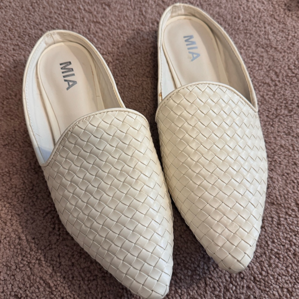 Boutique slip on flats